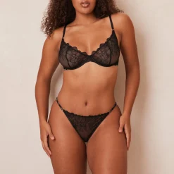 Illustration Balcony Bra