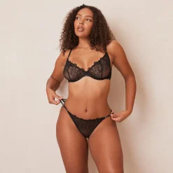 Illustration Balcony Bra