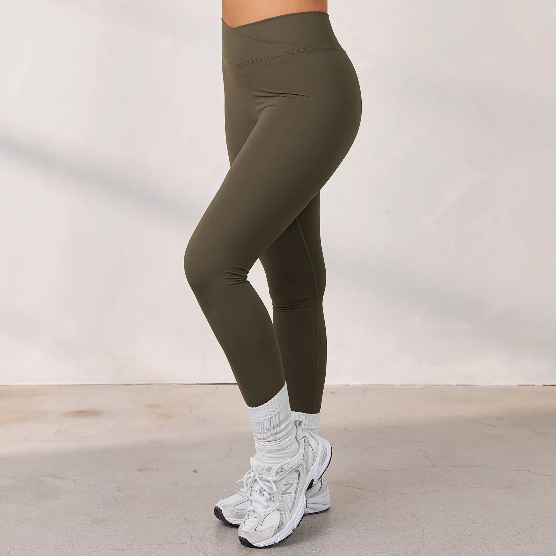 Silhouette Crossover Leggings
